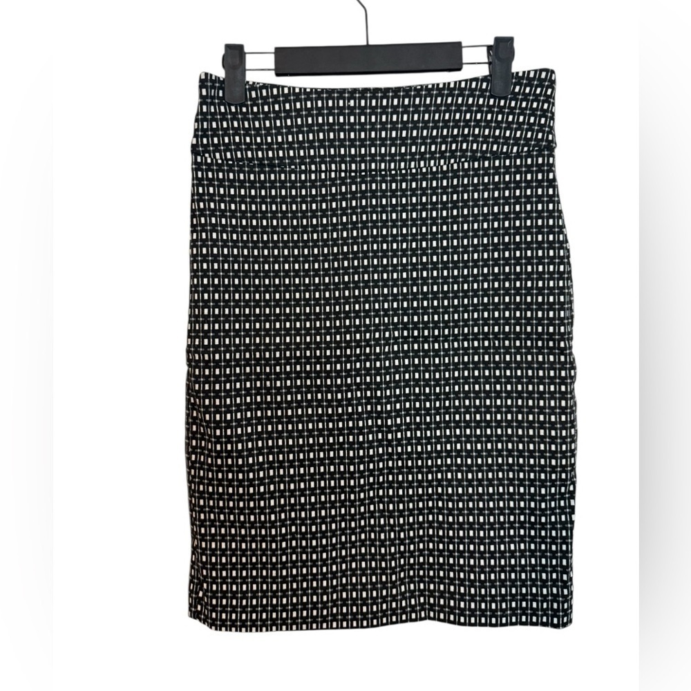 Margaret M Black and White Geometric Stretch Pencil Skirt
